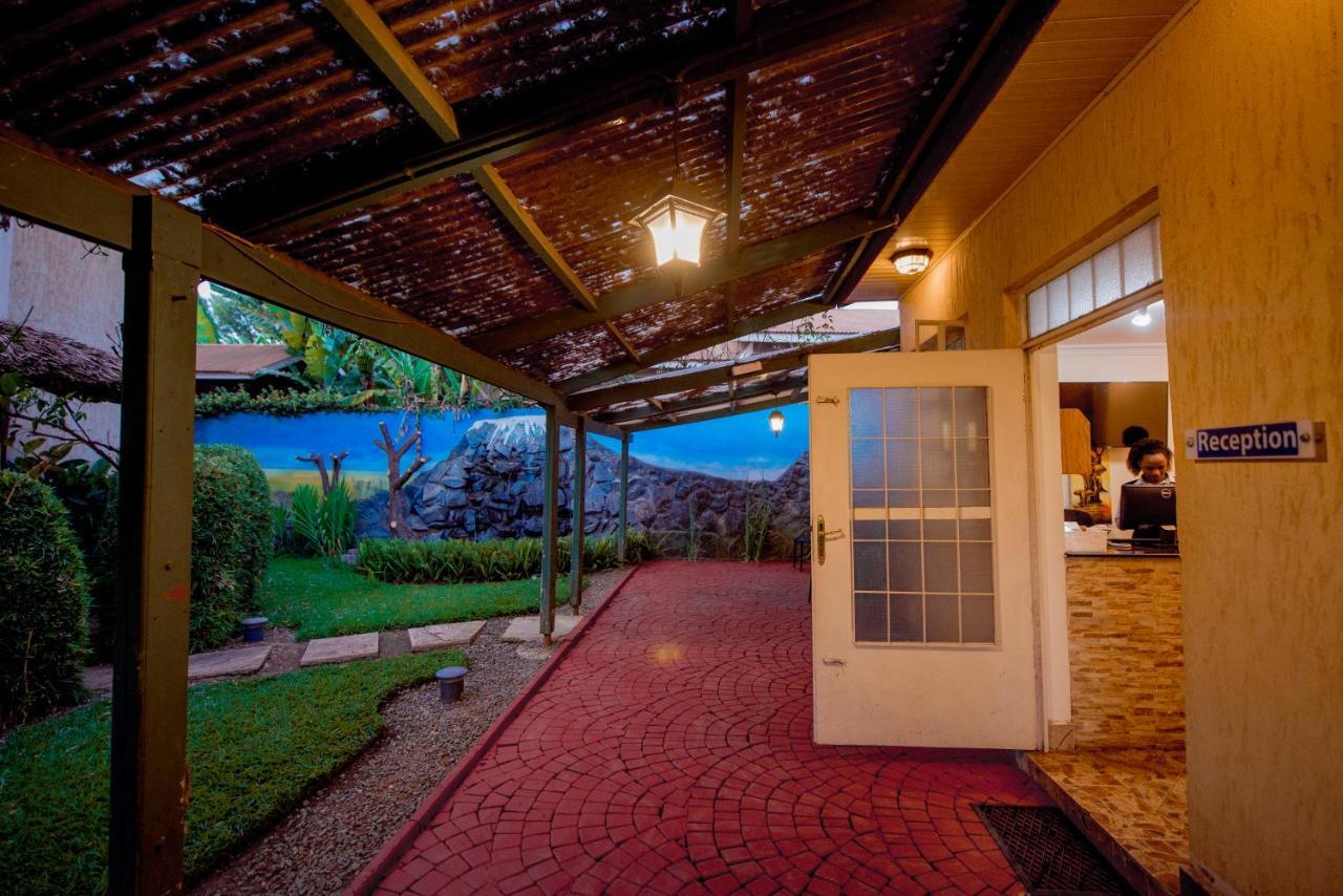Crest Safari Lodge Bed And Breakfast Arusha Kültér fotó