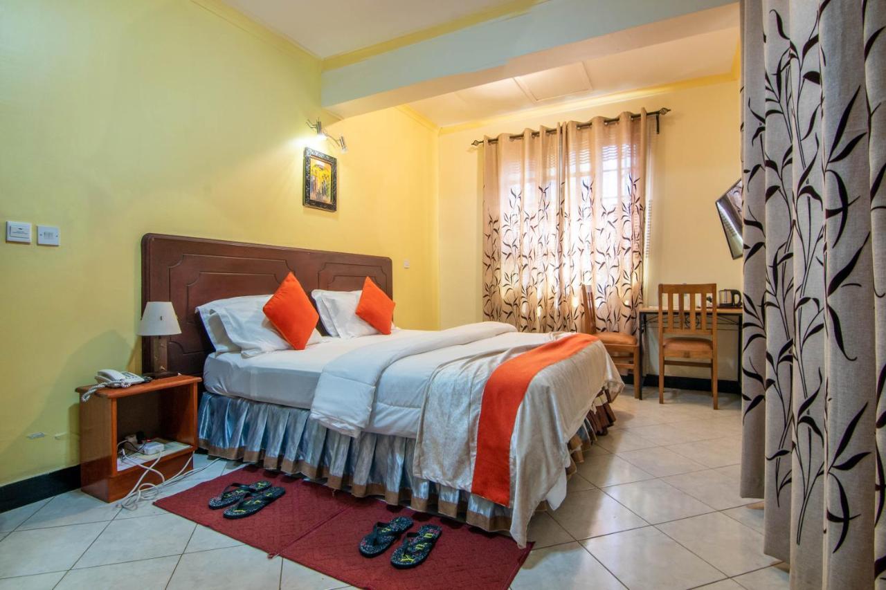 Crest Safari Lodge Bed And Breakfast Arusha Kültér fotó