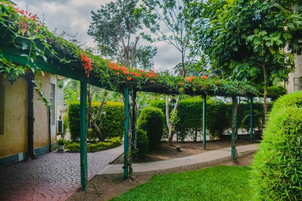 Crest Safari Lodge Bed And Breakfast Arusha Kültér fotó